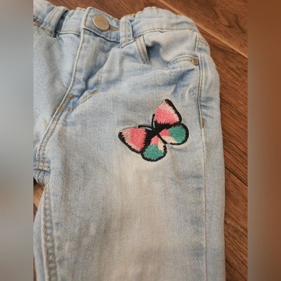 Girls Size 2 Jeans With Embroidery, Brand: Cotton On, skinny Jeans, frayed - Picture 3 of 10